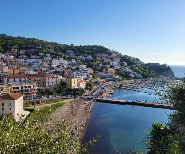 Small colorful houses standing on the coast of the blue sea showing what to do in Agropoli